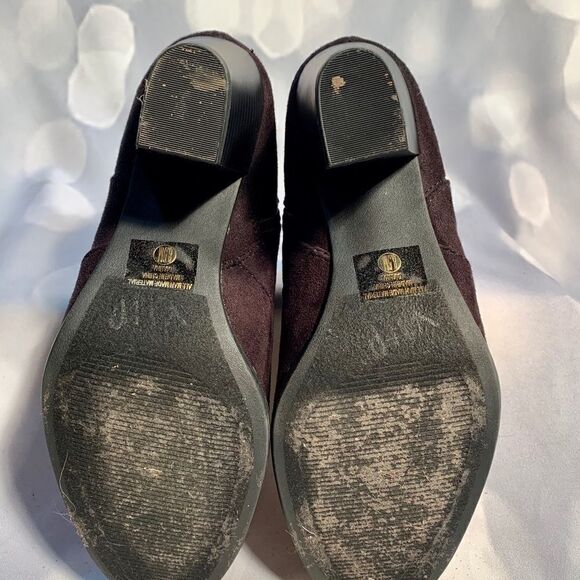 BLACK SUDE BOOTIE WITH LEATHER TRIM 2.5” HEEL 8.5 - Picture 5 of 5